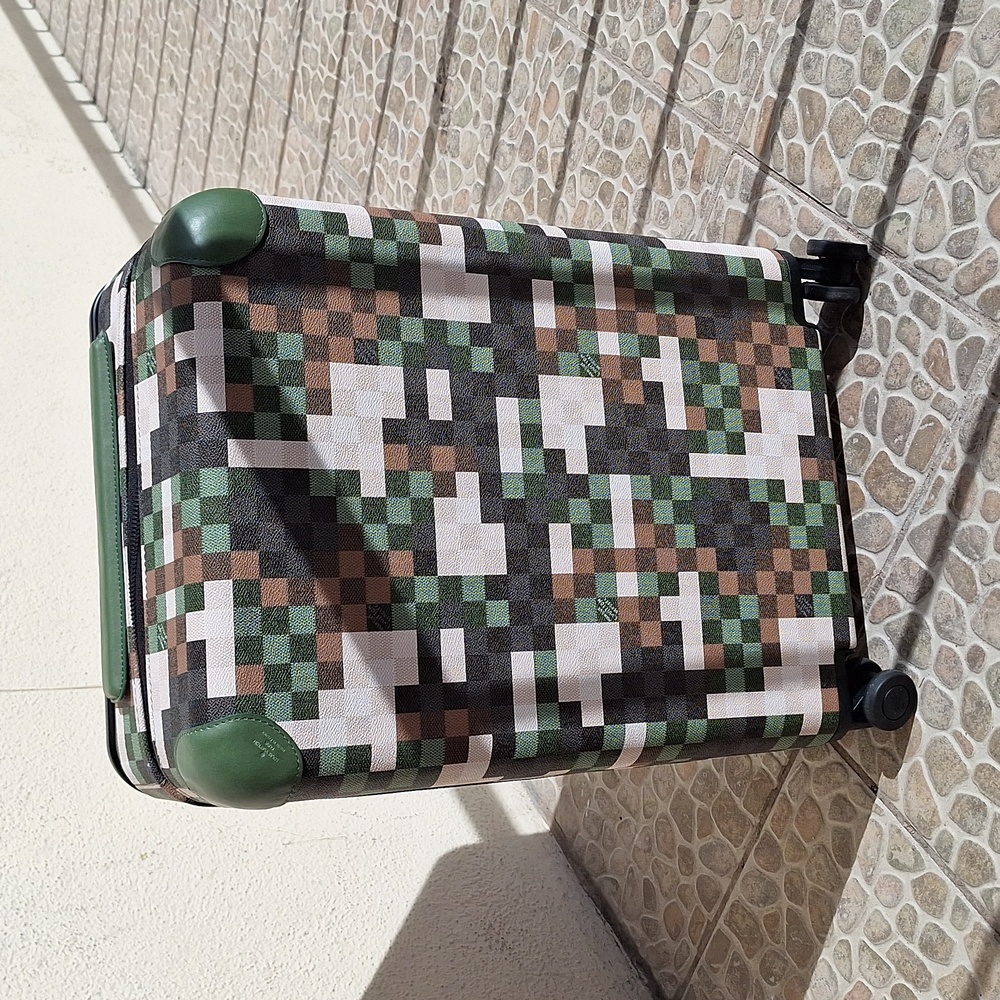 Louis Vuitton rolling bag unisex Horizon 55 Damouflage size is medium.